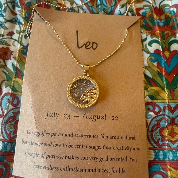 Leo Zodiac Necklace Gold Tone Pendant Glitter Disc Horoscope Jewelry Gift - Picture 1 of 6